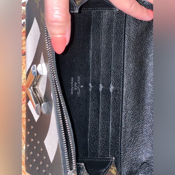 LOUIS VUITTON Portefeuille Twist Chain - Picture 2 of 16